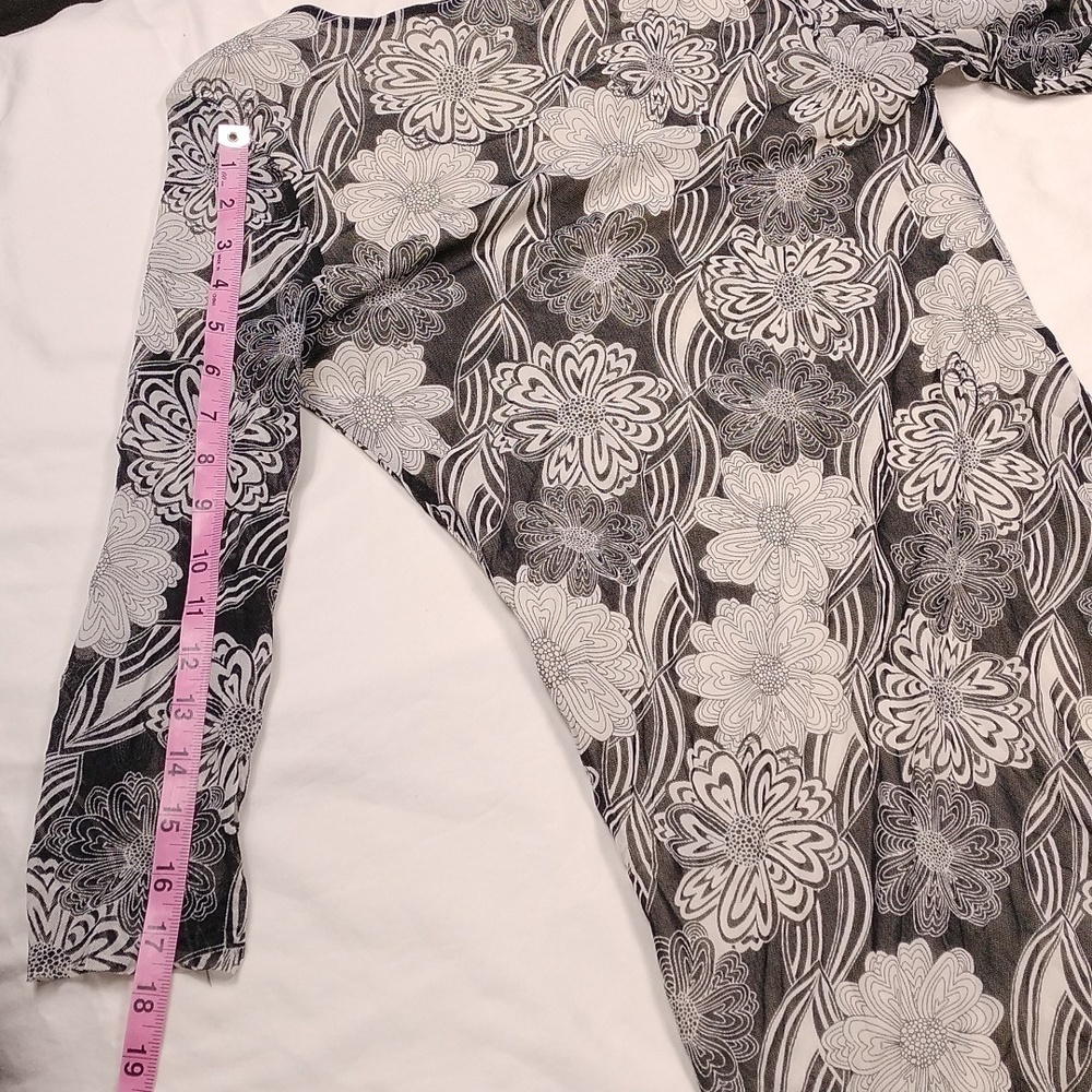 CAbi women's v neck short sleeved top size Large - Picture 12 of 13